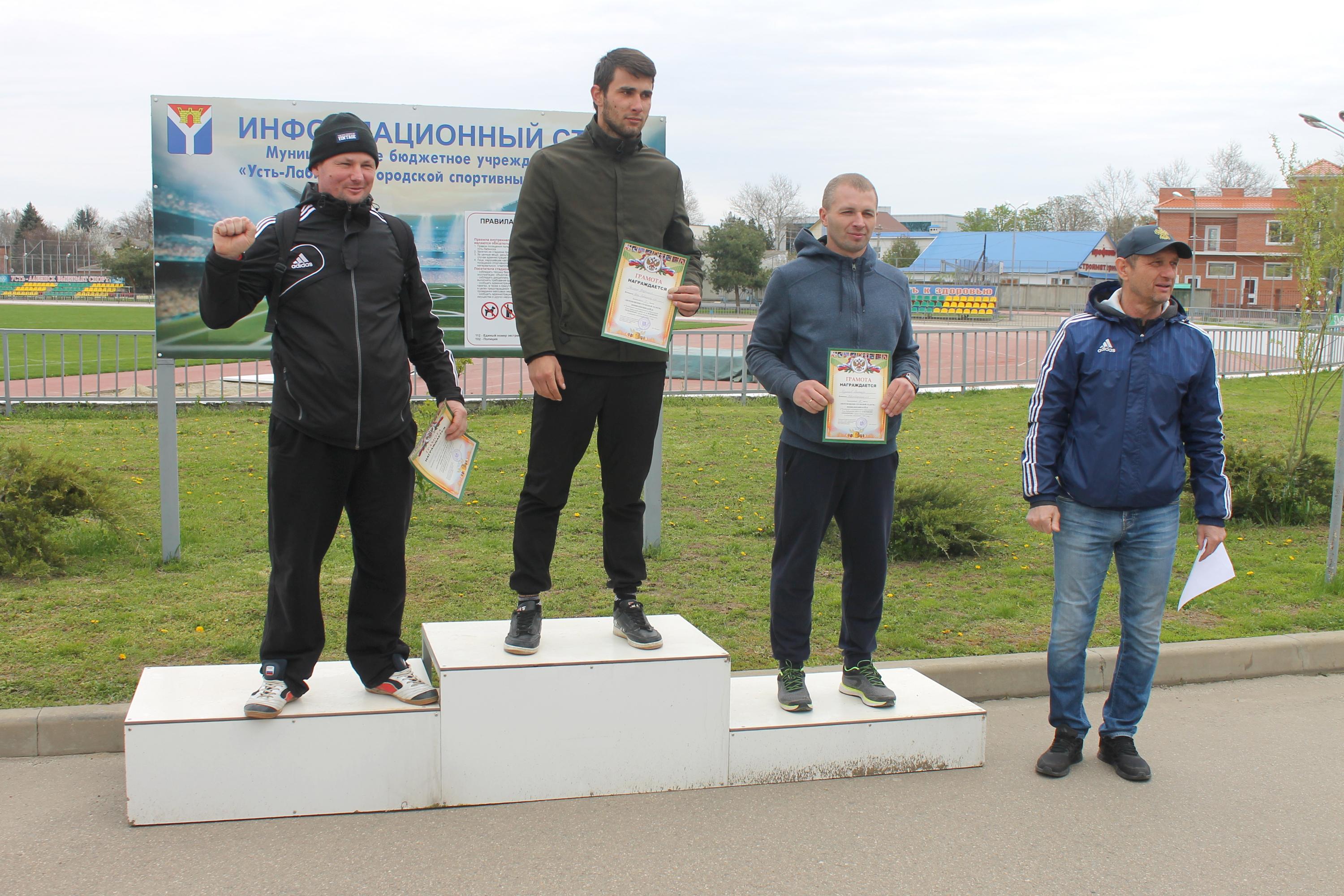 В Усть-Лабинском районе прошёл чемпионат по силовому троеборью 