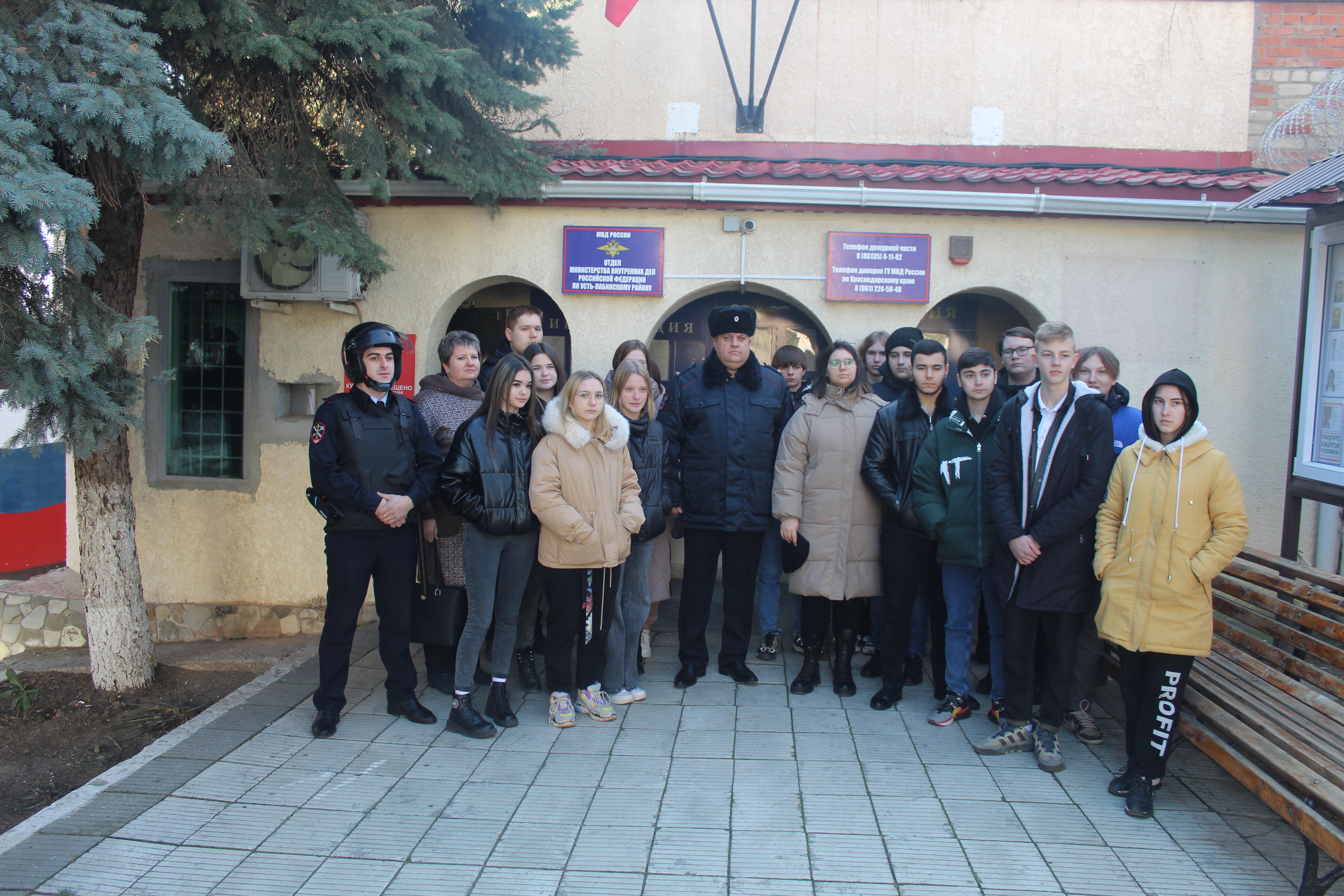 Полицейские Усть-Лабинского района организовали экскурсию для студентов