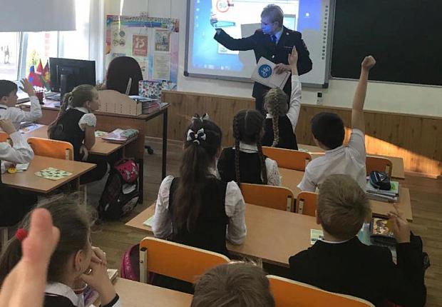 Устьлабинским школьникам напомнили о дорожной безопасности