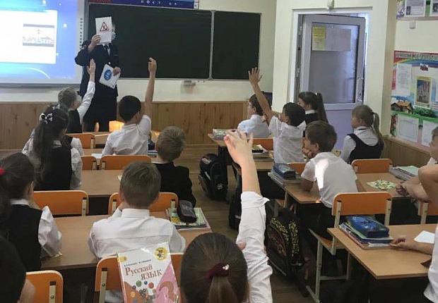 Устьлабинским школьникам напомнили о дорожной безопасности