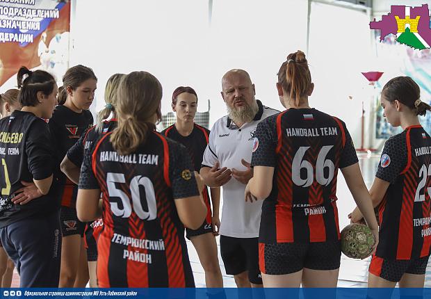 Продолжается первенство Краснодарского края по гандболу среди девушек