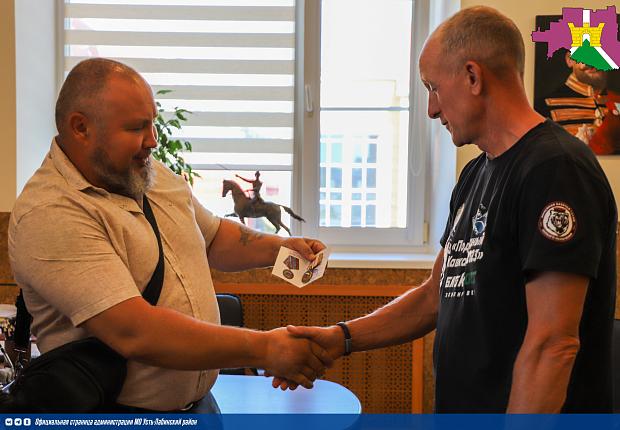 Павел Гордеев и ветераны силовых структур доставили гуманитарную помощь бойцам из "Барс-16"