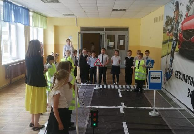 Сотрудники ОГИБДД посещают летние пришкольные лагеря