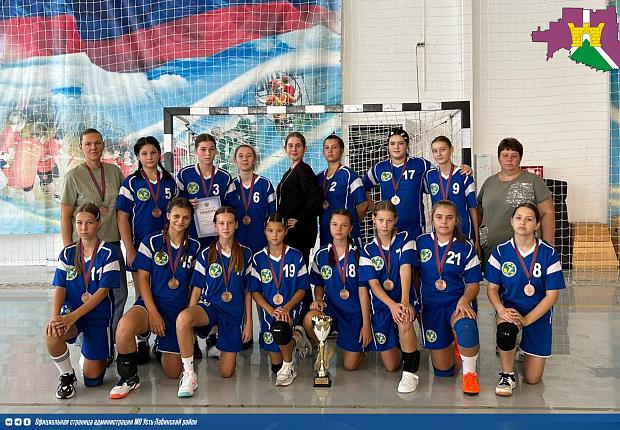 Усть-Лабинские гандболистки завоевали бронзовые медали турнира! 